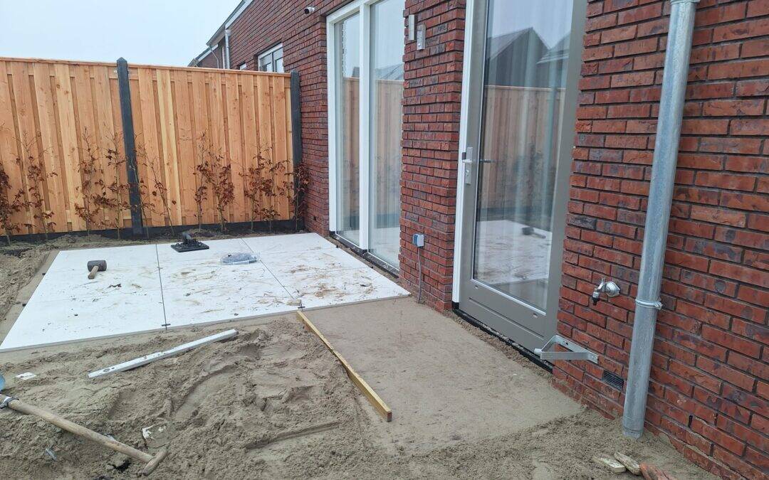 Heerenveen – bestrating tuin met keramische tegels